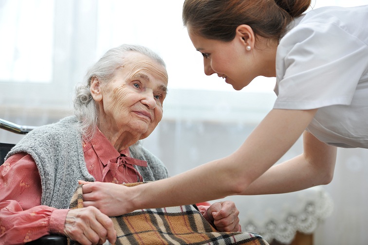 ¿Cuál es el salario por cuidar ancianos en Estados Unidos?