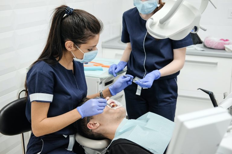 Salario de un asistente dental en Estados Unidos